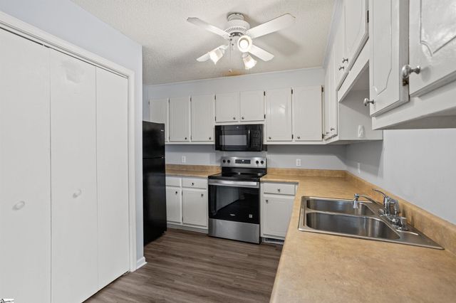 18 Warren Court, Greenville, SC 29607