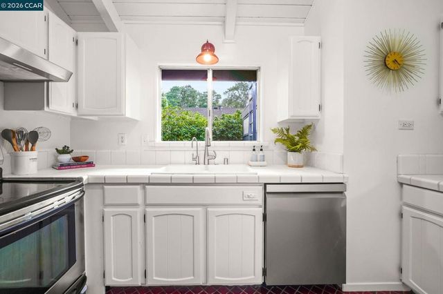 26 Bishop Lane, Menlo Park, CA 94025