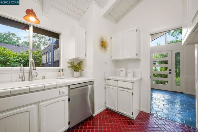 26 Bishop Lane, Menlo Park, CA 94025