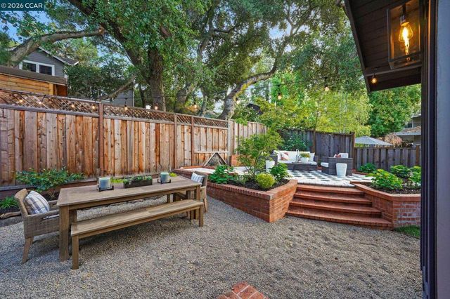 26 Bishop Lane, Menlo Park, CA 94025