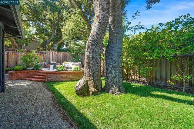 26 Bishop Lane, Menlo Park, CA 94025