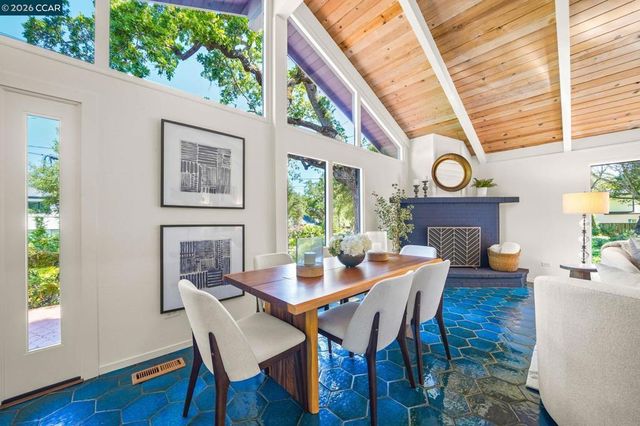 26 Bishop Lane, Menlo Park, CA 94025