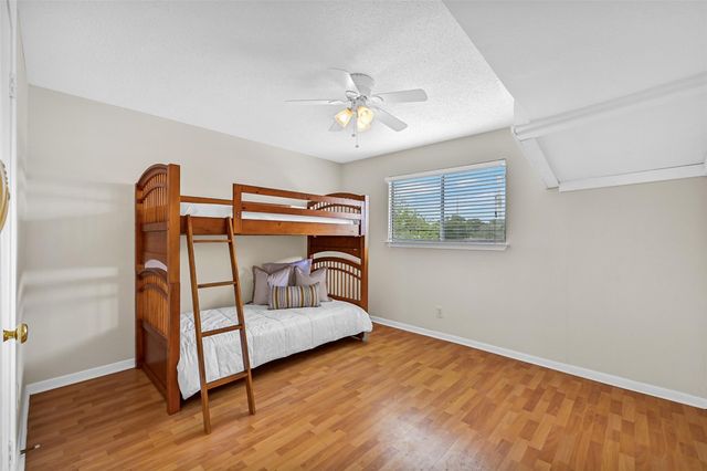 107 E Willowick Avenue 17, Friendswood, TX 77546