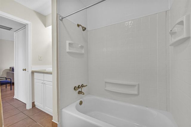107 E Willowick Avenue 17, Friendswood, TX 77546