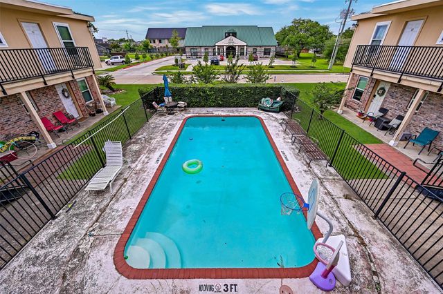 107 E Willowick Avenue 17, Friendswood, TX 77546