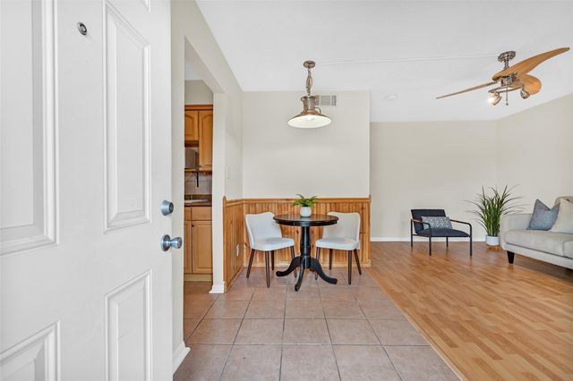 107 E Willowick Avenue 17, Friendswood, TX 77546