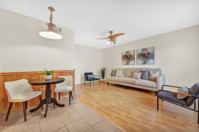 107 E Willowick Avenue 17, Friendswood, TX 77546