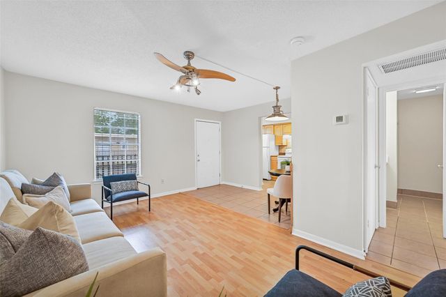 107 E Willowick Avenue 17, Friendswood, TX 77546