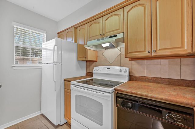 107 E Willowick Avenue 17, Friendswood, TX 77546