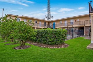 107 E Willowick Avenue 17, Friendswood, TX 77546