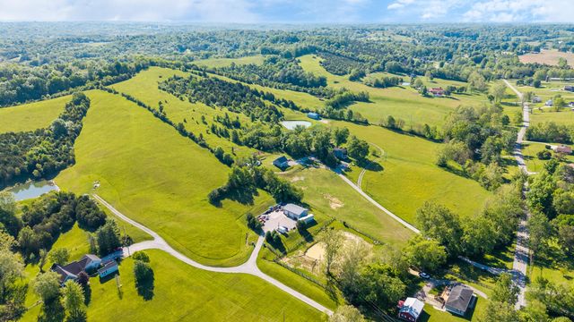 9031 Persimmon Grove Pike, Alexandria, KY 41001