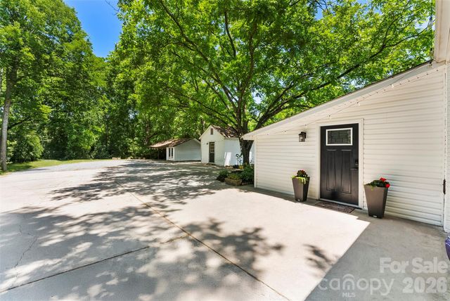 8519 E Franklin Street, Mount Pleasant, NC 28124