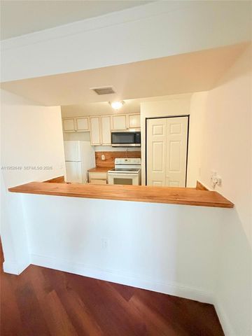 6995 NW 186th St E104, Hialeah, FL 33015