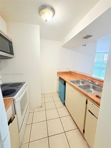 6995 NW 186th St E104, Hialeah, FL 33015