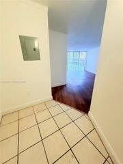 6995 NW 186th St E104, Hialeah, FL 33015