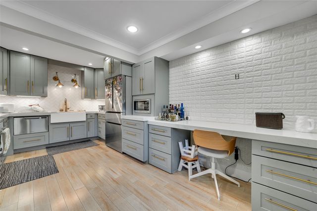 10209 Regal Oaks Drive 111, Dallas, TX 75230