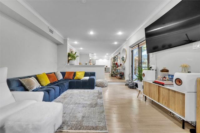 10209 Regal Oaks Drive 111, Dallas, TX 75230