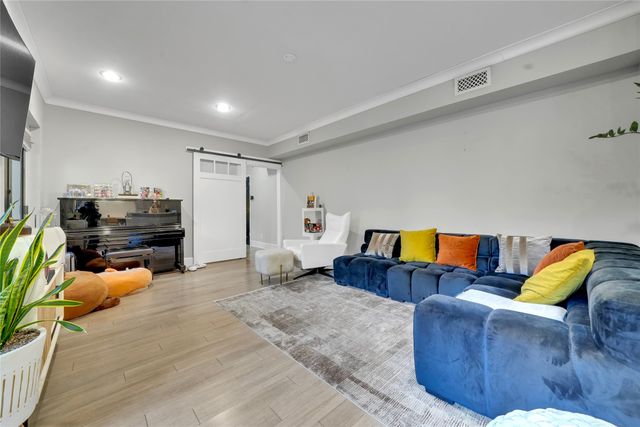 10209 Regal Oaks Drive 111, Dallas, TX 75230