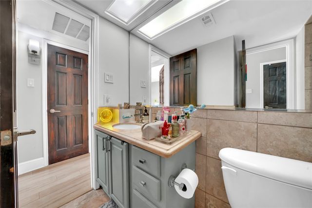 10209 Regal Oaks Drive 111, Dallas, TX 75230