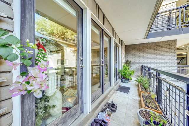 10209 Regal Oaks Drive 111, Dallas, TX 75230