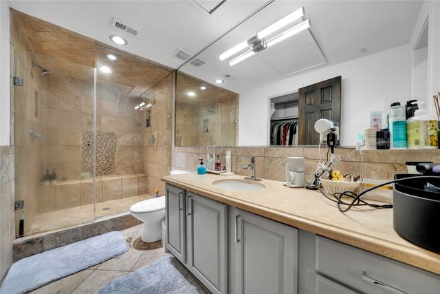 10209 Regal Oaks Drive 111, Dallas, TX 75230