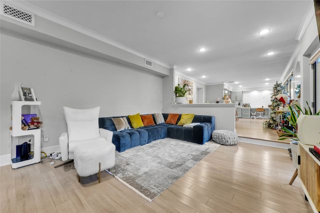 10209 Regal Oaks Drive 111, Dallas, TX 75230