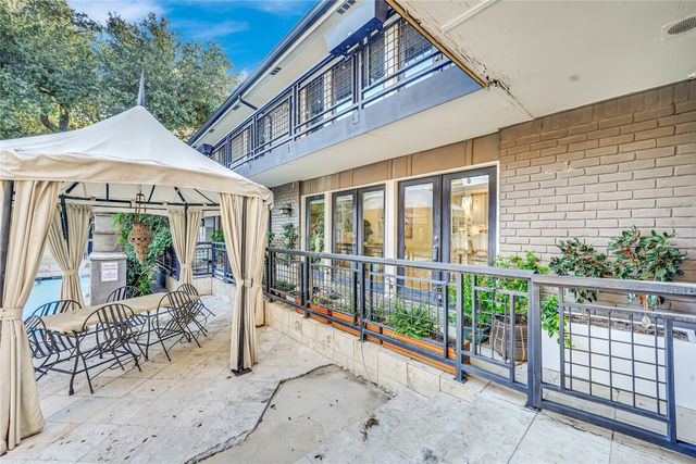 10209 Regal Oaks Drive 111, Dallas, TX 75230