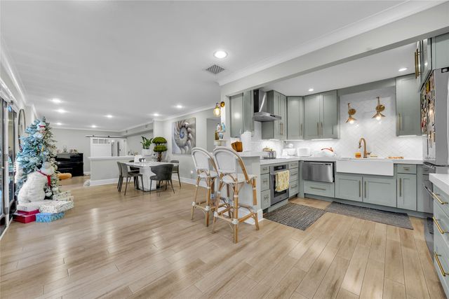 10209 Regal Oaks Drive 111, Dallas, TX 75230