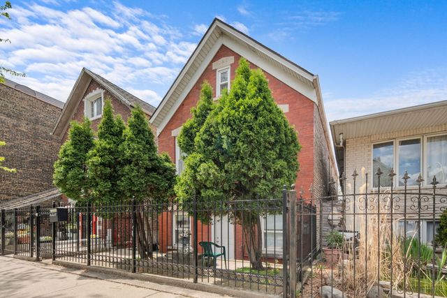 2250 S Sacramento Avenue, Chicago, IL 60623