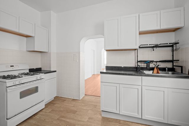 2250 S Sacramento Avenue, Chicago, IL 60623
