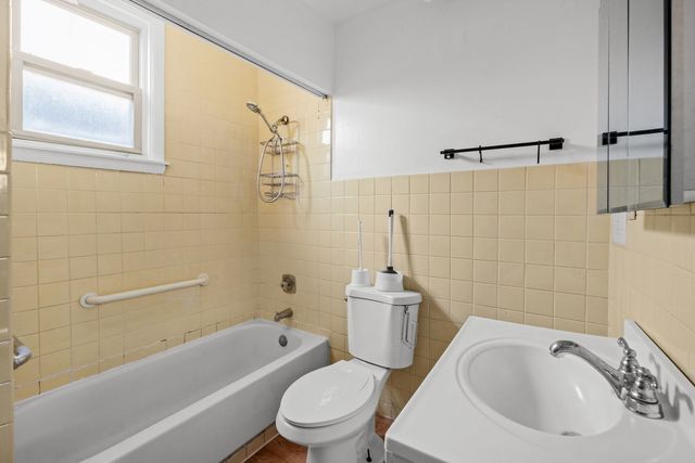 2250 S Sacramento Avenue, Chicago, IL 60623