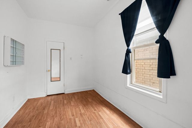 2250 S Sacramento Avenue, Chicago, IL 60623