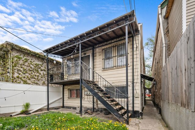 2250 S Sacramento Avenue, Chicago, IL 60623