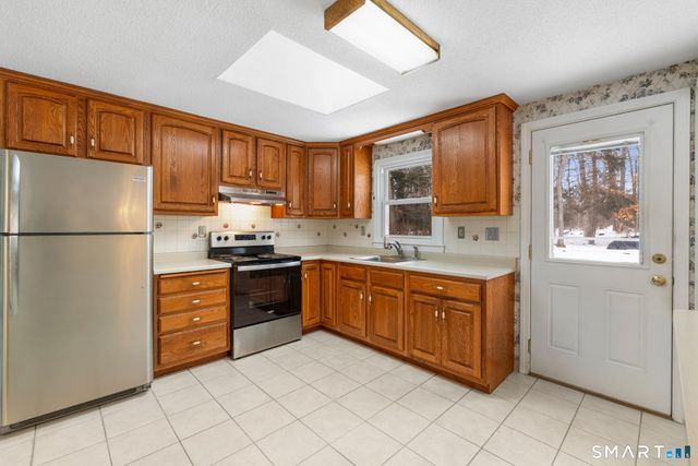 33 Lanz Lane, Ellington, CT 06029