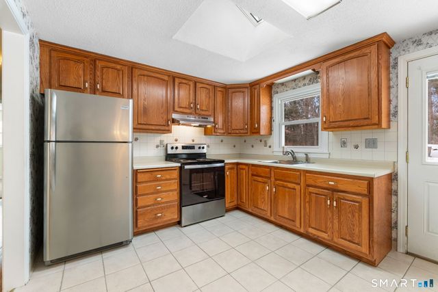 33 Lanz Lane, Ellington, CT 06029