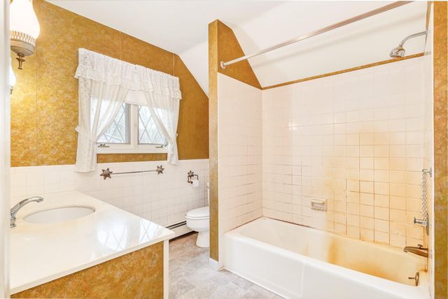 6240 Nantucket Lane, Kalamazoo, MI 49009