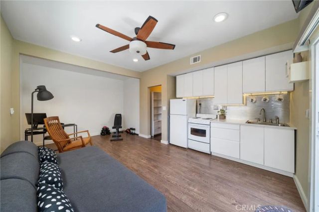215 Monterey Studio, Laguna Beach, CA 92651