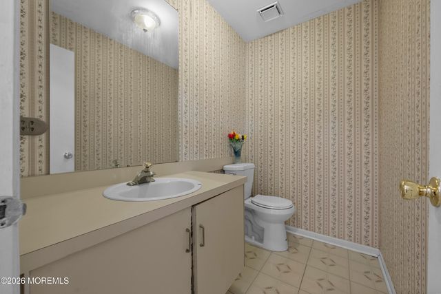 99 Woodmere Drive 705, Parlin, NJ 08859