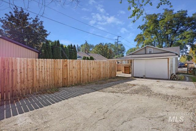 516 N 5th Ave, Twin Falls, ID 83301