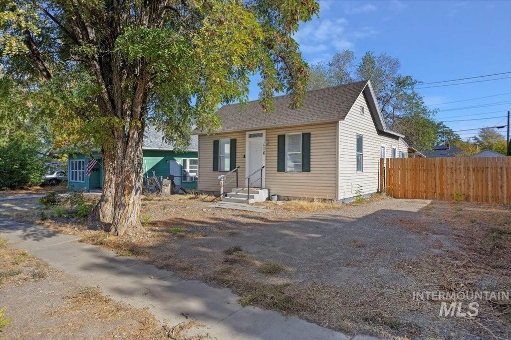 516 N 5th Ave, Twin Falls, ID 83301