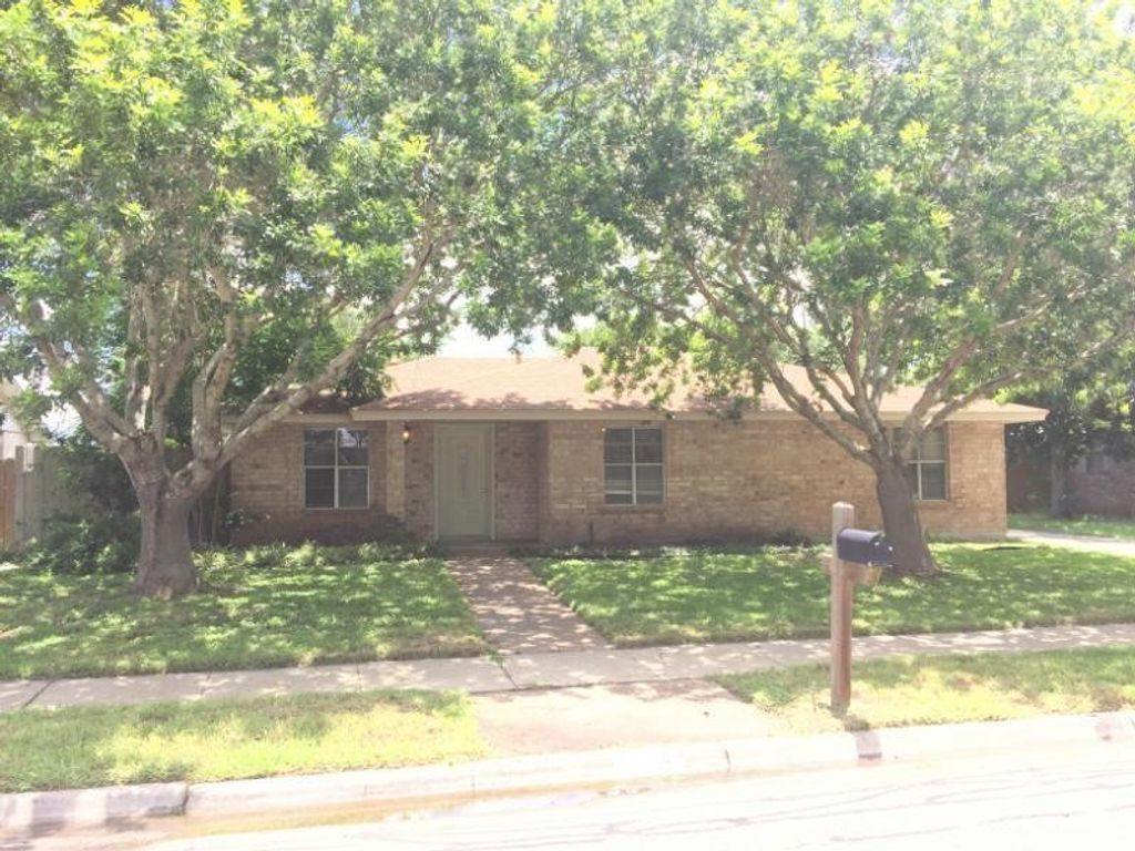 302 Timbertrail Cir, Portland, TX 78374