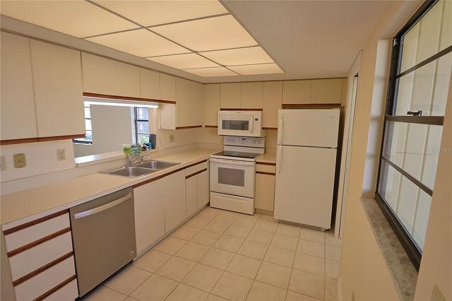 2515 BAYSHORE GARDENS PARKWAY 9, Bradenton, FL 34207