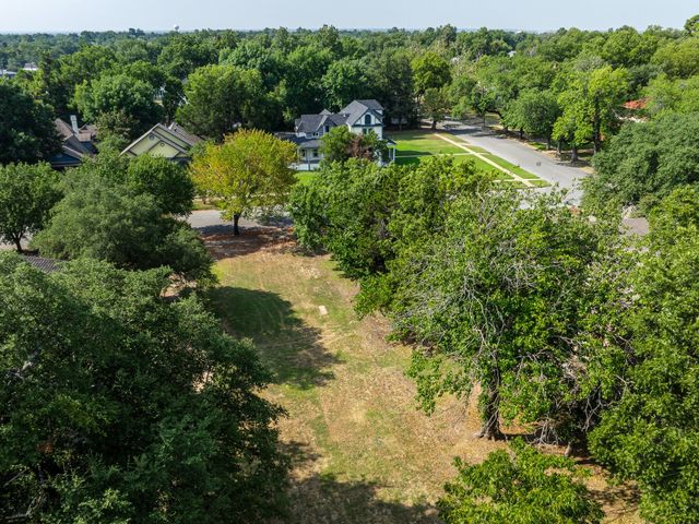 1123 W Sears Street, Denison, TX 75020
