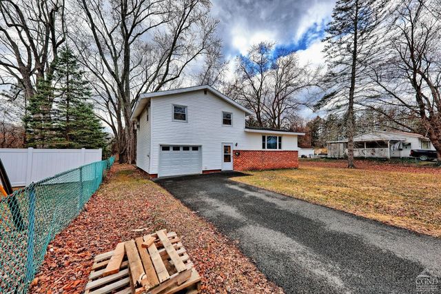 17 Bogardus Ave, Catskill, NY 12414