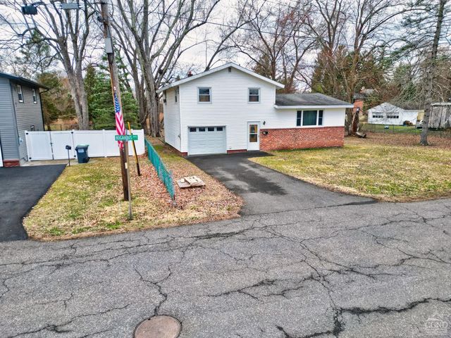 17 Bogardus Ave, Catskill, NY 12414