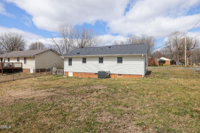 825 Parkwood Street, Burlington, NC 27215