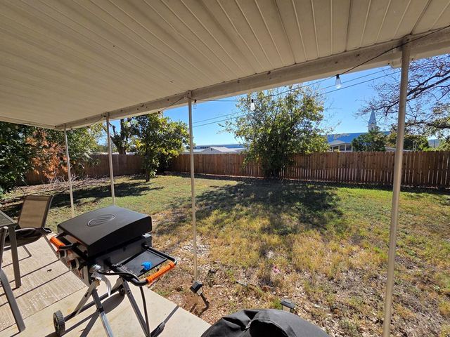 120 Cynthia Dr, Kerrville, TX 78028