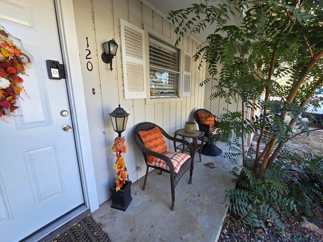 120 Cynthia Dr, Kerrville, TX 78028