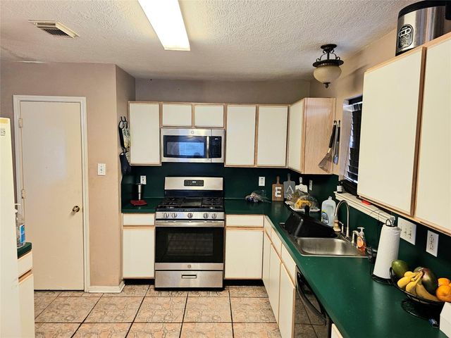 7811 Summer Place Drive, Humble, TX 77338