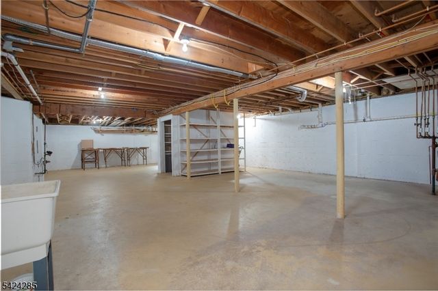 28 Weldon Rd, Jefferson Twp., NJ 07849